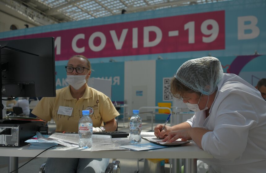В Москве открылся один из крупнейших в Европе прививочных пунктов 12 фото
