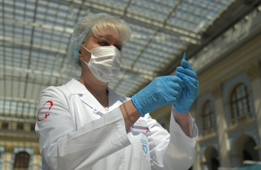 В Москве открылся один из крупнейших в Европе прививочных пунктов 33 фото