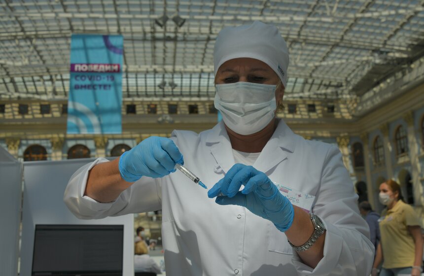 В Москве открылся один из крупнейших в Европе прививочных пунктов 36 фото