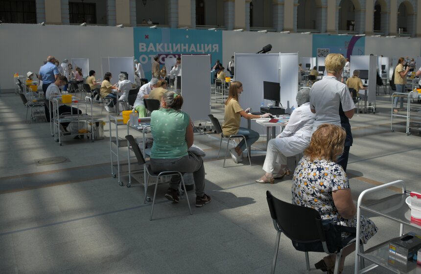 В Москве открылся один из крупнейших в Европе прививочных пунктов 6 фото