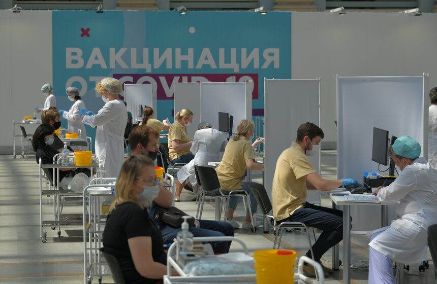 В Москве открылся один из крупнейших в Европе прививочных пунктов 7 фото