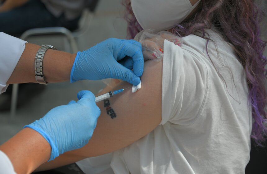 В Москве открылся один из крупнейших в Европе прививочных пунктов 37 фото