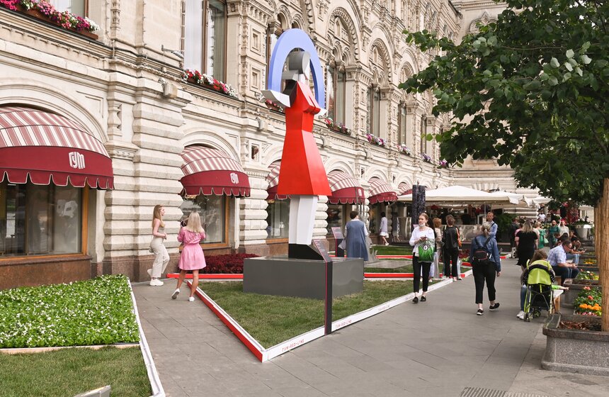 Выставка российского паблик-арта "Красный сад" открылась на Красной площади 6 фото