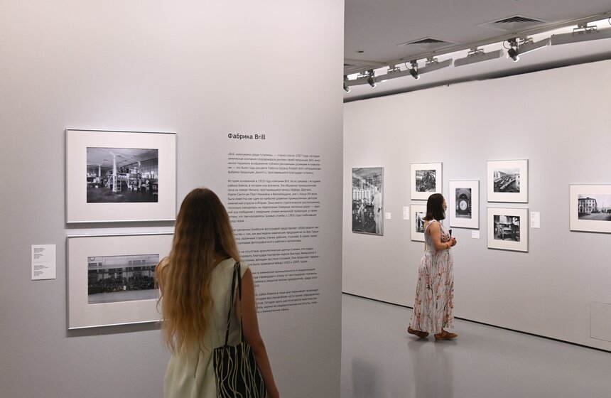 В ММАМ открылись новые выставки биеннале "Мода и стиль в фотографии—2021" 26 фото