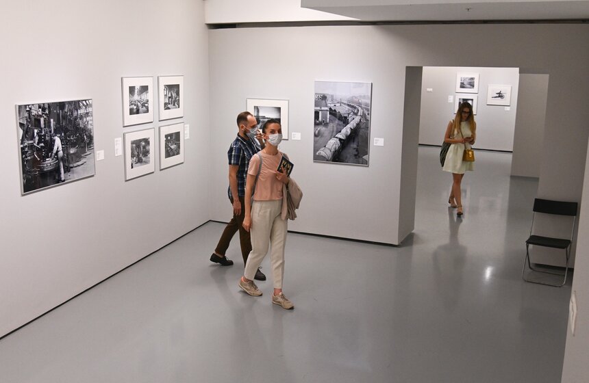 В ММАМ открылись новые выставки биеннале "Мода и стиль в фотографии—2021" 27 фото