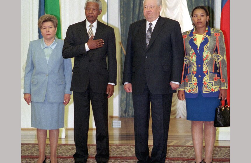 Скончался бывший президент ЮАР Нельсон Мандела 2 фото