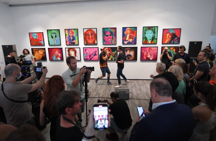 В ММОМА открылась выставка Стаса Намина "Противостояние" 16 фото