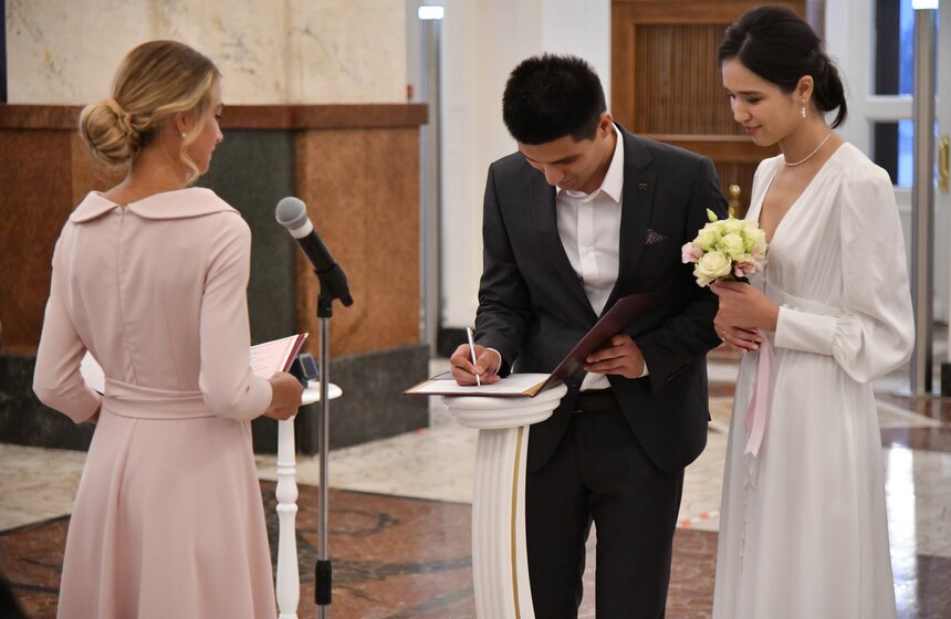 Впервые торжественные регистрации брака прошли на Северном речном вокзале в Москве 20 фото