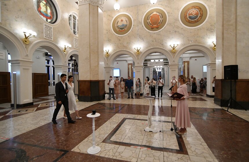 Впервые торжественные регистрации брака прошли на Северном речном вокзале в Москве 18 фото