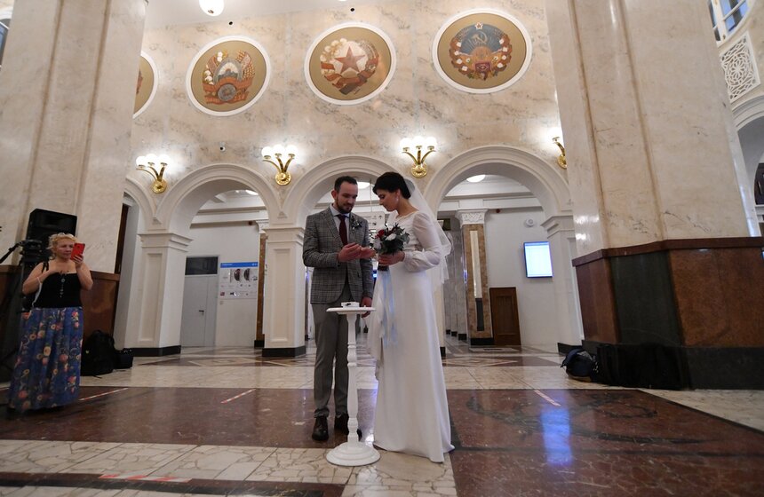 Впервые торжественные регистрации брака прошли на Северном речном вокзале в Москве 8 фото