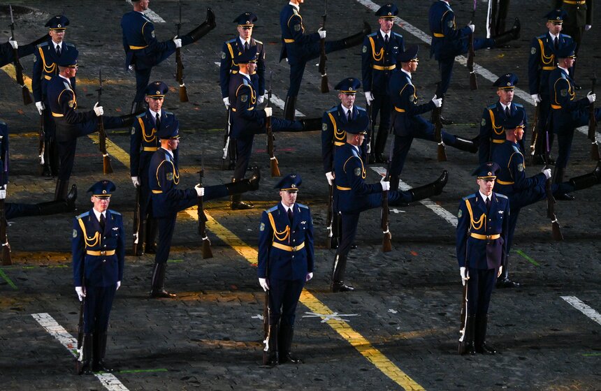 В Москве завершился фестиваль "Спасская башня" 15 фото