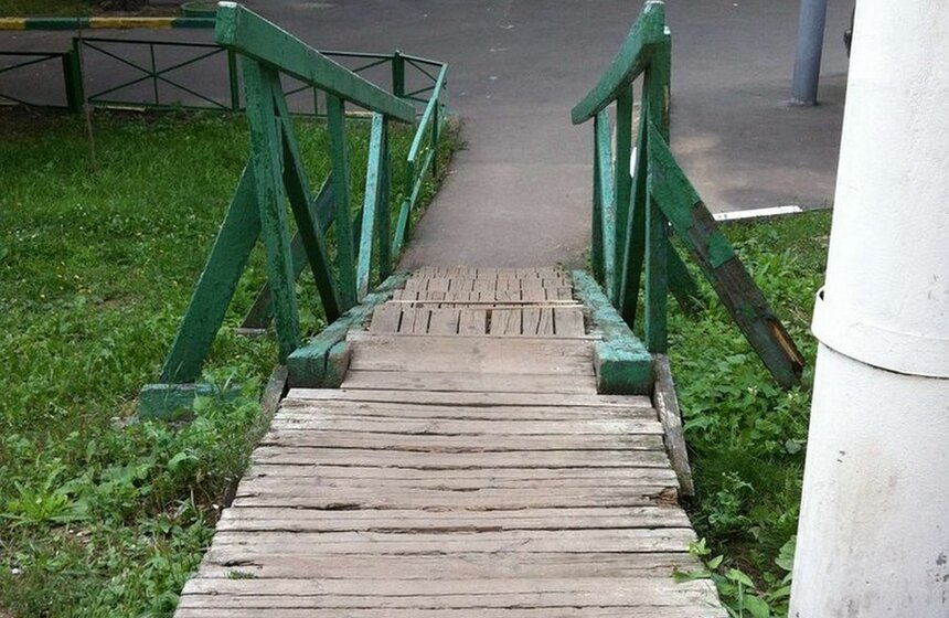 "Поработали": в Южном Бутово появилась новая опасная лестница 5 фото