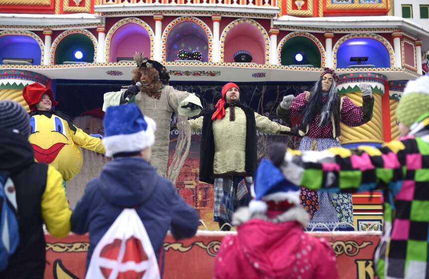 Норвежская новогодняя елка прошла в измайловском Кремле 5 фото