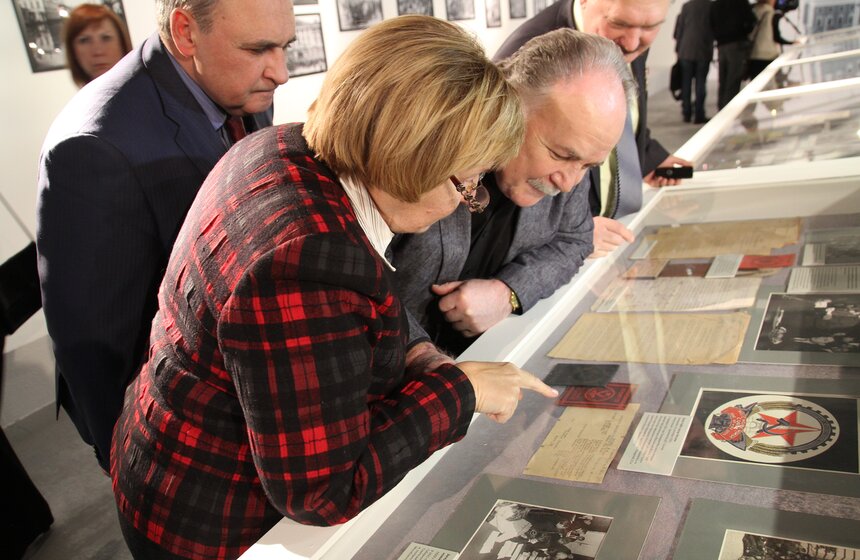 В Музее Москвы открылась выставка, посвященная юбилею Мосгордумы 12 фото