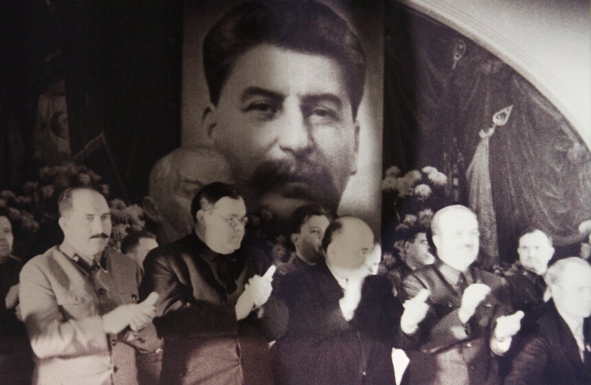 В Музее Москвы открылась выставка, посвященная юбилею Мосгордумы 14 фото