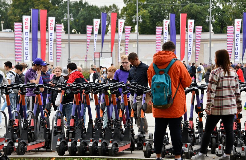 Москвичи отпраздновали День города 12 фото