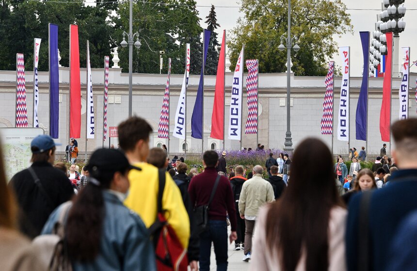 Москвичи отпраздновали День города 11 фото