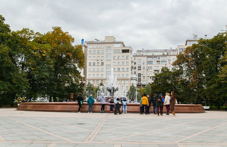 Как преобразился остров Балчуг после благоустройства 13 фото