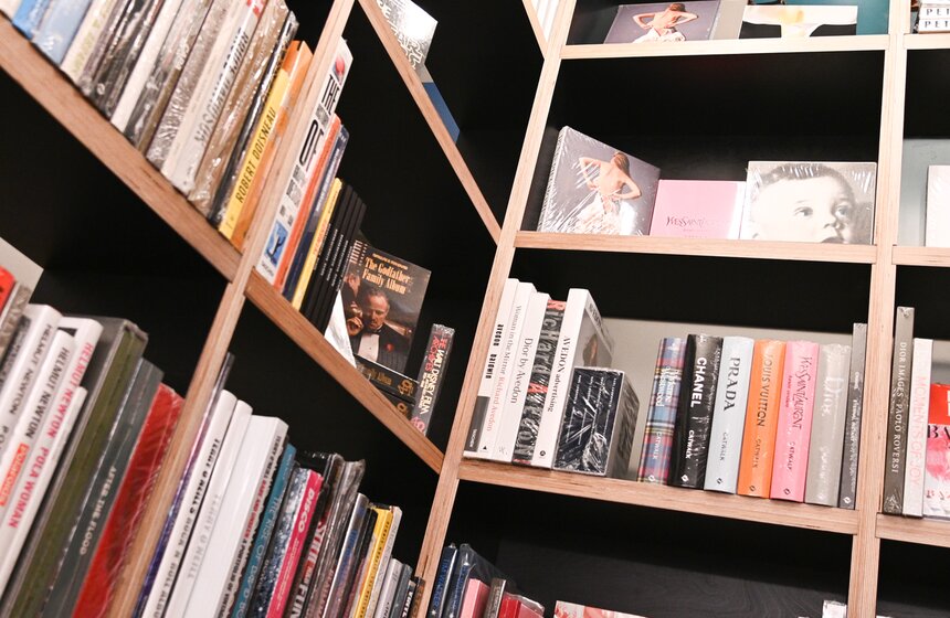 Выставка "Высокий полет Мелвина Соколски" открылась в галерее Люмьер 15 фото