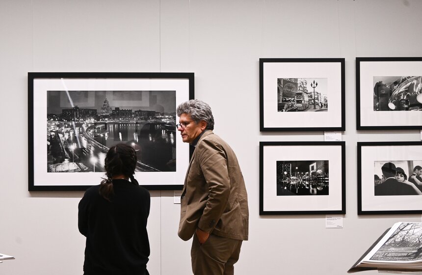 Выставка "Высокий полет Мелвина Соколски" открылась в галерее Люмьер 21 фото