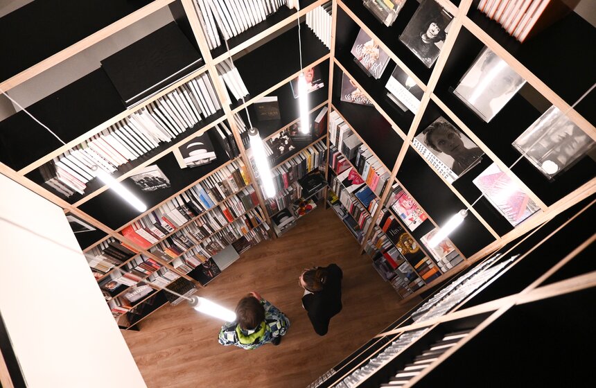 Выставка "Высокий полет Мелвина Соколски" открылась в галерее Люмьер 14 фото