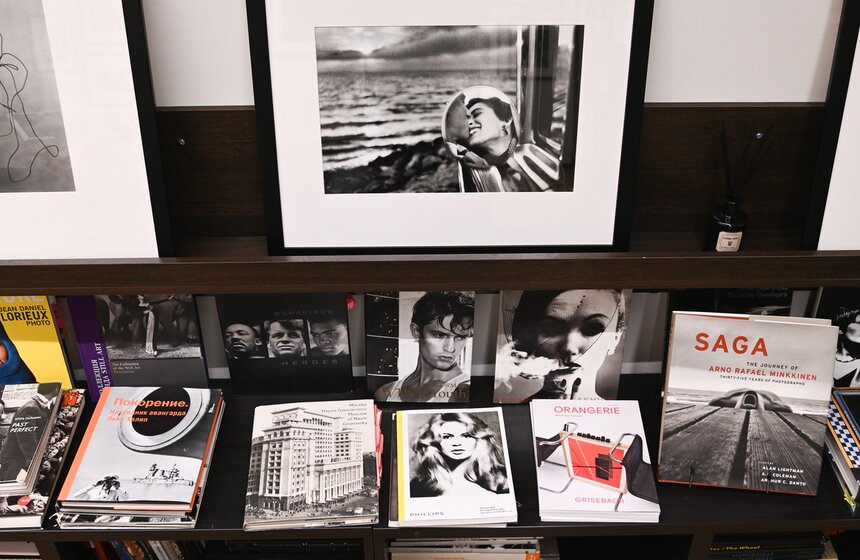 Выставка "Высокий полет Мелвина Соколски" открылась в галерее Люмьер 2 фото