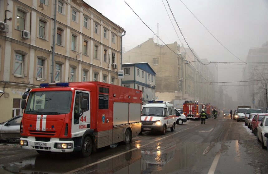 В офисном здании у Белорусского вокзала произошел пожар 4 фото