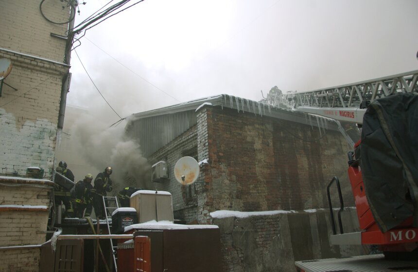 В офисном здании у Белорусского вокзала произошел пожар 7 фото