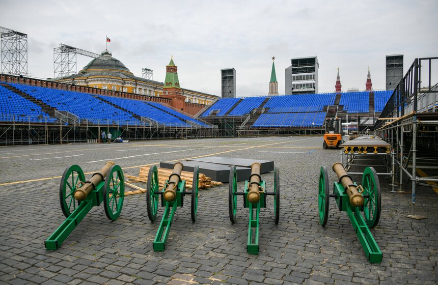 Подготовка к фестивалю "Спасская башня" началась на Красной площади 1 фото