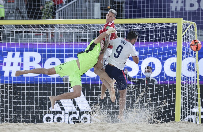 Сборная РФ обыграла США на чемпионате мира по пляжному футболу 21 фото