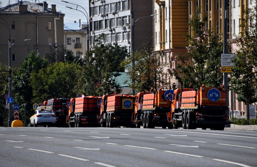 В Москве помыли дороги и тротуары перед осенним сезоном 7 фото