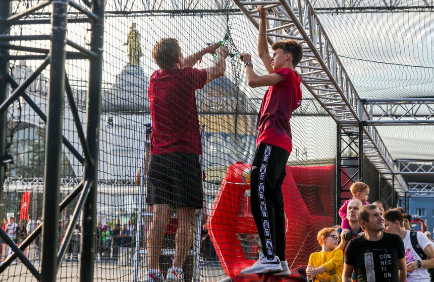 На ВДНХ прошел международный фестиваль по дрон-рейсингу 8 фото