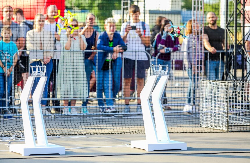 На ВДНХ прошел международный фестиваль по дрон-рейсингу 1 фото