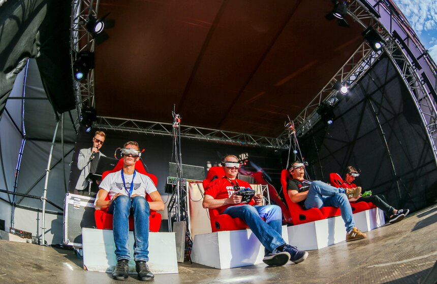 На ВДНХ прошел международный фестиваль по дрон-рейсингу 3 фото