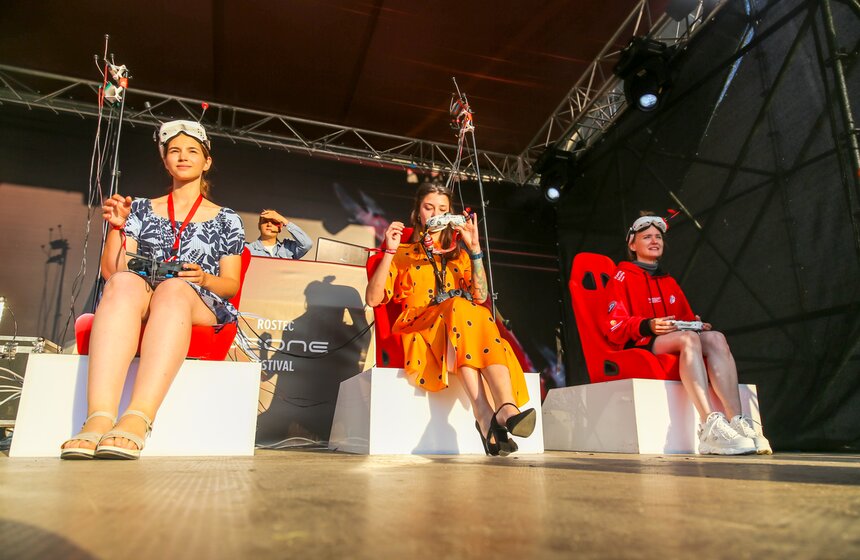 На ВДНХ прошел международный фестиваль по дрон-рейсингу 16 фото