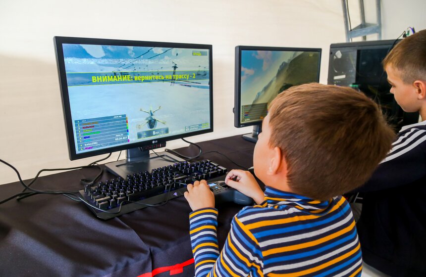 На ВДНХ прошел международный фестиваль по дрон-рейсингу 13 фото