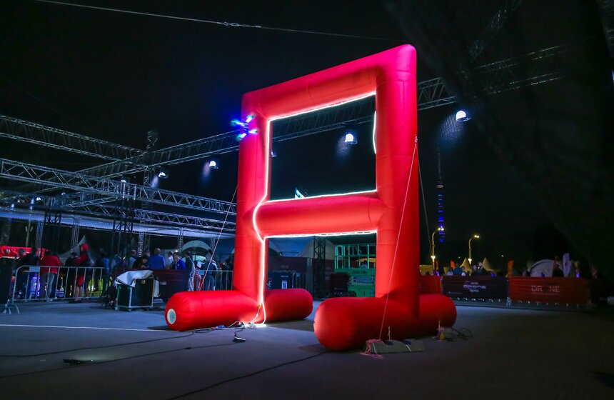 На ВДНХ прошел международный фестиваль по дрон-рейсингу 27 фото