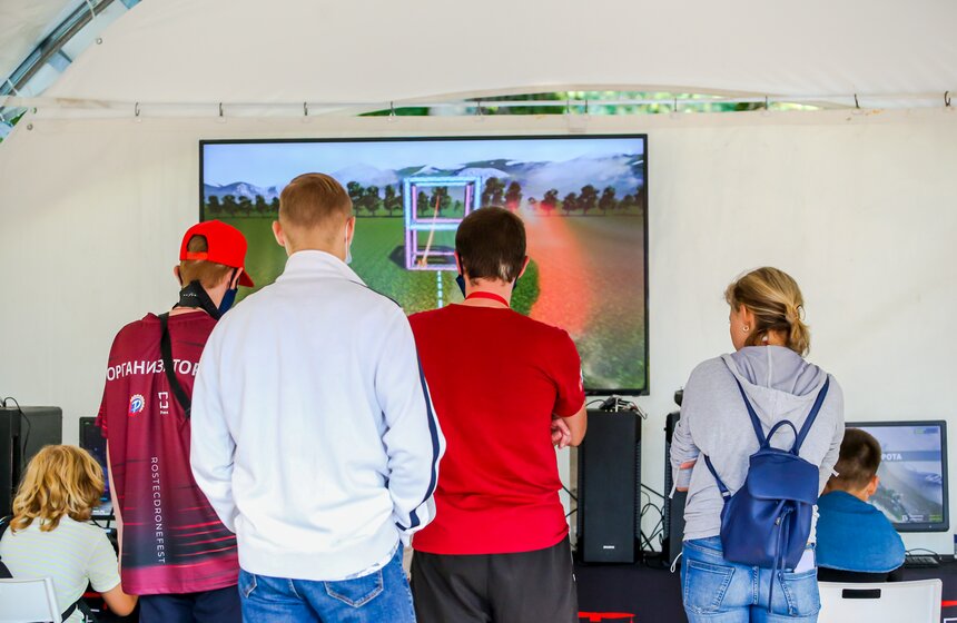 На ВДНХ прошел международный фестиваль по дрон-рейсингу 9 фото