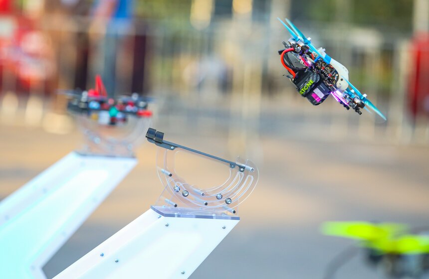 На ВДНХ прошел международный фестиваль по дрон-рейсингу 17 фото