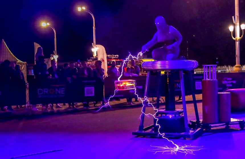 На ВДНХ прошел международный фестиваль по дрон-рейсингу 29 фото