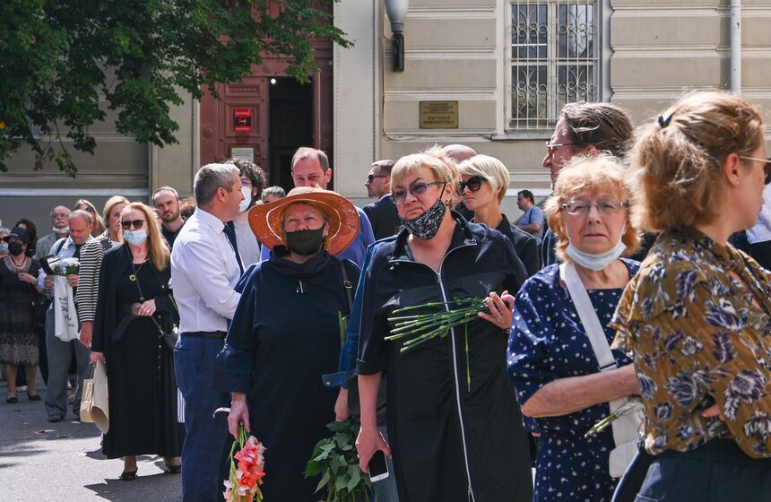 В Москве простились с Ясеном Засурским 16 фото