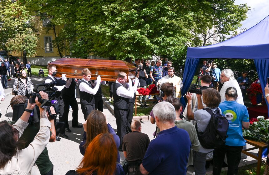 В Москве простились с Ясеном Засурским 5 фото