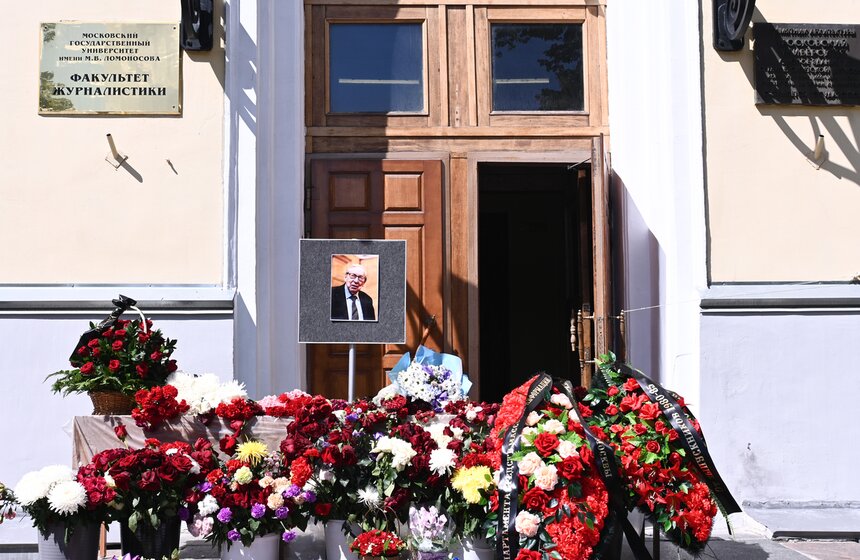 В Москве простились с Ясеном Засурским 1 фото