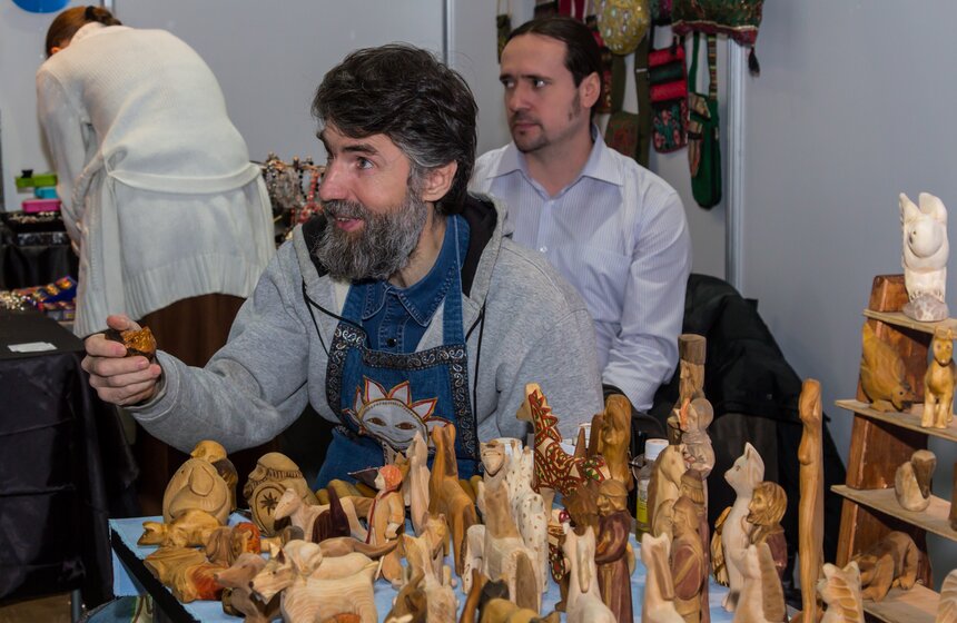 Ярмарка "HandMade подарки к Новому году" проходит в Сокольниках 19 фото