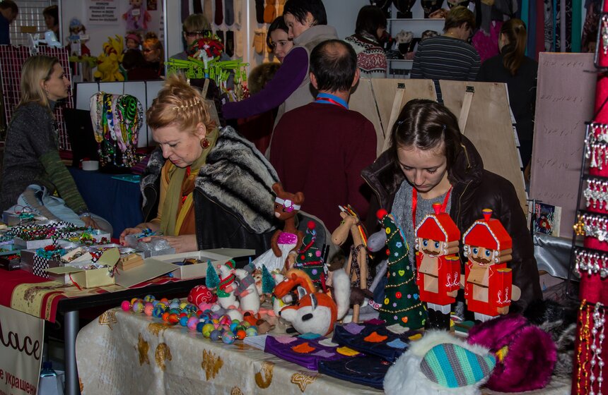 Ярмарка "HandMade подарки к Новому году" проходит в Сокольниках 5 фото