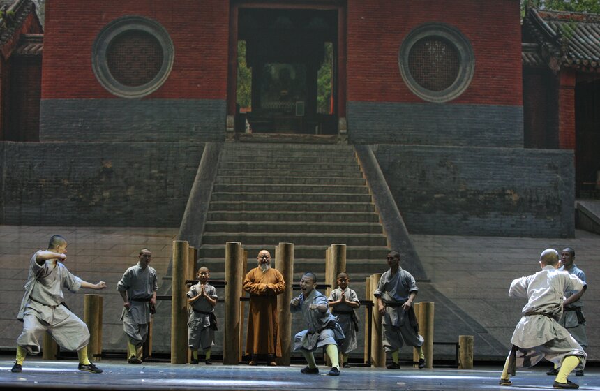 Шаолиньские монахи привезли в Москву шоу "Последний рубеж" 22 фото