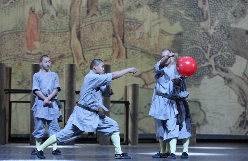 Шаолиньские монахи привезли в Москву шоу "Последний рубеж" 16 фото