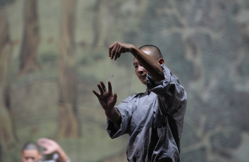 Шаолиньские монахи привезли в Москву шоу "Последний рубеж" 17 фото