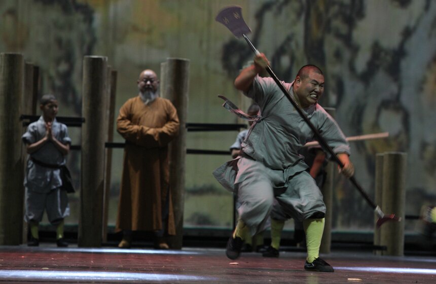 Шаолиньские монахи привезли в Москву шоу "Последний рубеж" 21 фото