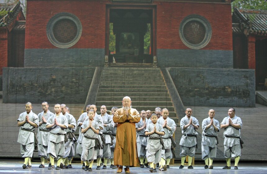 Шаолиньские монахи привезли в Москву шоу "Последний рубеж" 24 фото